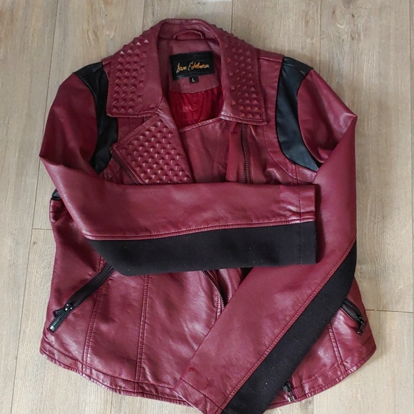 Womans waist length leather-like jacket - Picture 3 of 4
